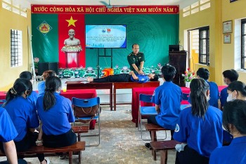 tuyen truyen phong chong te nan ma tuy va duoi nuoc cho 100 doan vien thanh nien