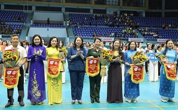 gan 1000 van dong vien quan chung cung phu nu viet nam khoe dep