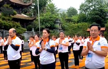 hon 500 nguoi tham gia ngay quoc te yoga lan thu 9 tai sa pa