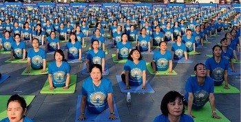 phu yen 1000 nguoi tham gia dong dien chao mung ngay quoc te yoga 2023