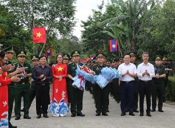 Phối hợp tuyên truyền pháp luật cho nhân dân hai bên biên giới Việt Nam - Lào