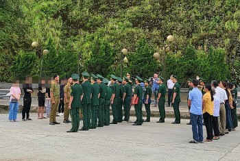 dai su quan viet nam tai lao canh bao nan lua dao lao dong