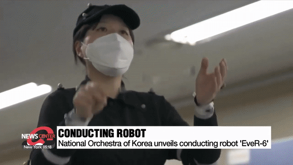 Robot làm nhạc trưởng ở Hàn Quốc