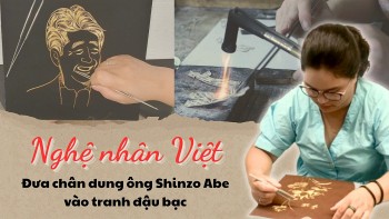 nghe nhan viet dua chan dung ong shinzo abe vao tranh dau bac