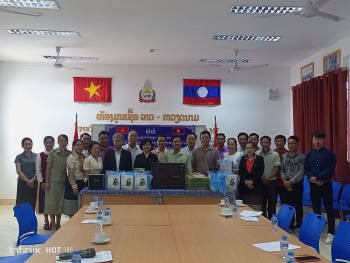 trao tang hoc bong thiet bi hoc tap cho truong dai hoc souphanouvong luang prabang lao