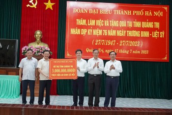 tp ha noi trao tang 3 ti dong cho tinh quang tri thuc hien cac hoat dong an sinh xa hoi