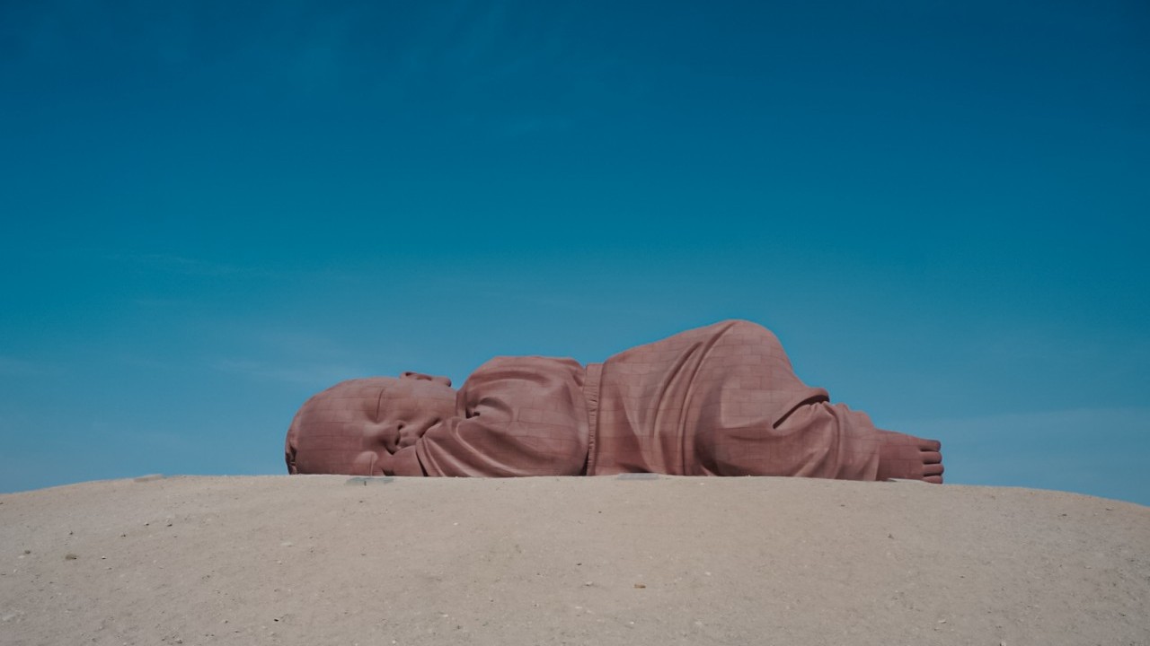 Đại Địa Chi Tử - Bức tượng sinh động giữa sa mạc Gobi hoang vắng