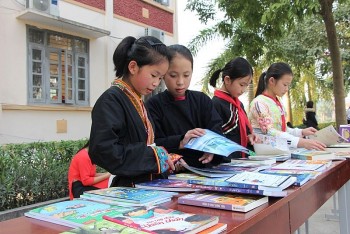 ho tro xay dung tu sach cong dong cho cac xa vung dong bao dan toc thieu so va mien nui
