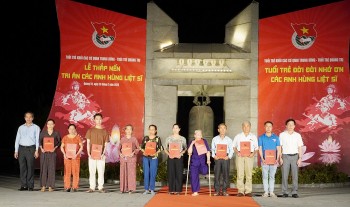 tha p ne n tri an tai nghia trang liet si quoc gia duong 9