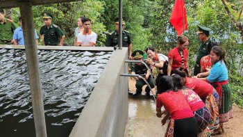 nghe an ba n giao be nuo c quan dan cho ba n bien gio i o huye n tuong duong