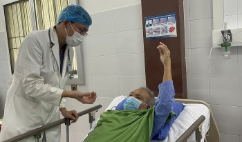 can tho 60 phut cuu song benh nhan cung luc nhoi mau co tim va dot quy