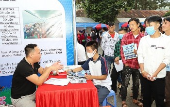 nguoi lao dong dan toc thieu so di lam viec o nuoc ngoai duoc ho tro dao tao ngoai ngu