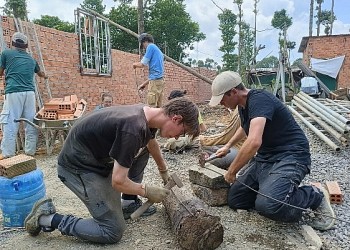 sinh vien phap ho tro xay dung nha huu nghi cho cac ho dan toc thieu so tai dong nai