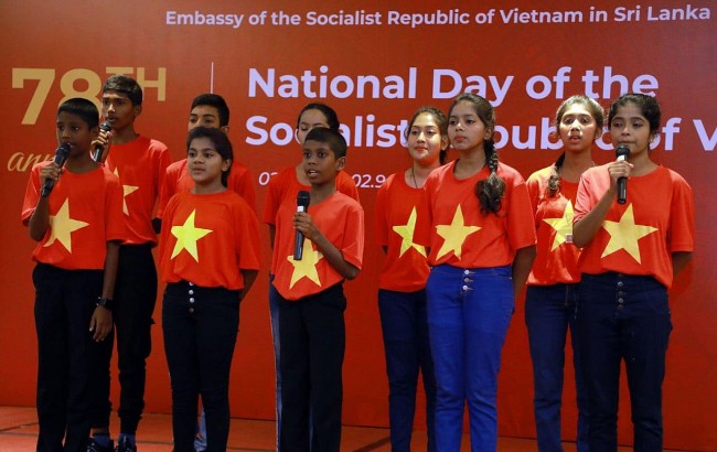 nhung nguoi ban ukraine sri lanka hat quoc ca viet nam