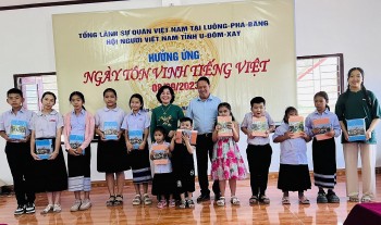 nguoi viet tai cac tinh bac lao huong ung ngay ton vinh tieng viet