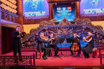 nhom ngu tau nhat ban bieu dien tai hue