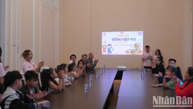 Sinh viên Việt Nam “tiếp lửa” phong trào dạy tiếng Việt tại Nga