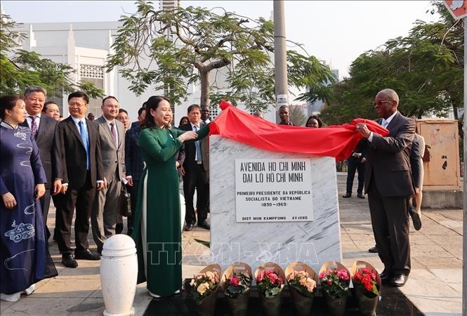 Khai trương biển tên mới cho Đại lộ Hồ Chí Minh ở Mozambique