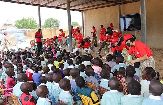 Lực lượng Gìn giữ hòa bình Việt Nam khảo sát, hỗ trợ cải tạo trường học cho trẻ em ở Abyei