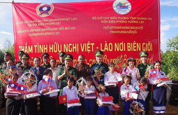 thieu nien nhi dong bien gioi viet lao vui tet trung thu