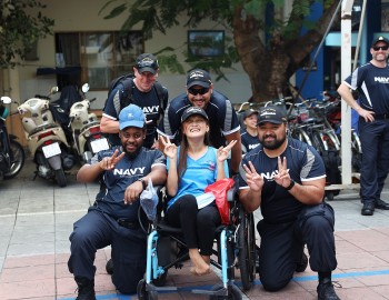 thuy thu tau hai quan hoang gia new zealand giao luu voi tre em va nguoi co hoan canh kho khan tphcm