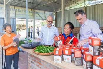 nang cao vai tro lam chu kinh te cua phu nu dan toc ha giang