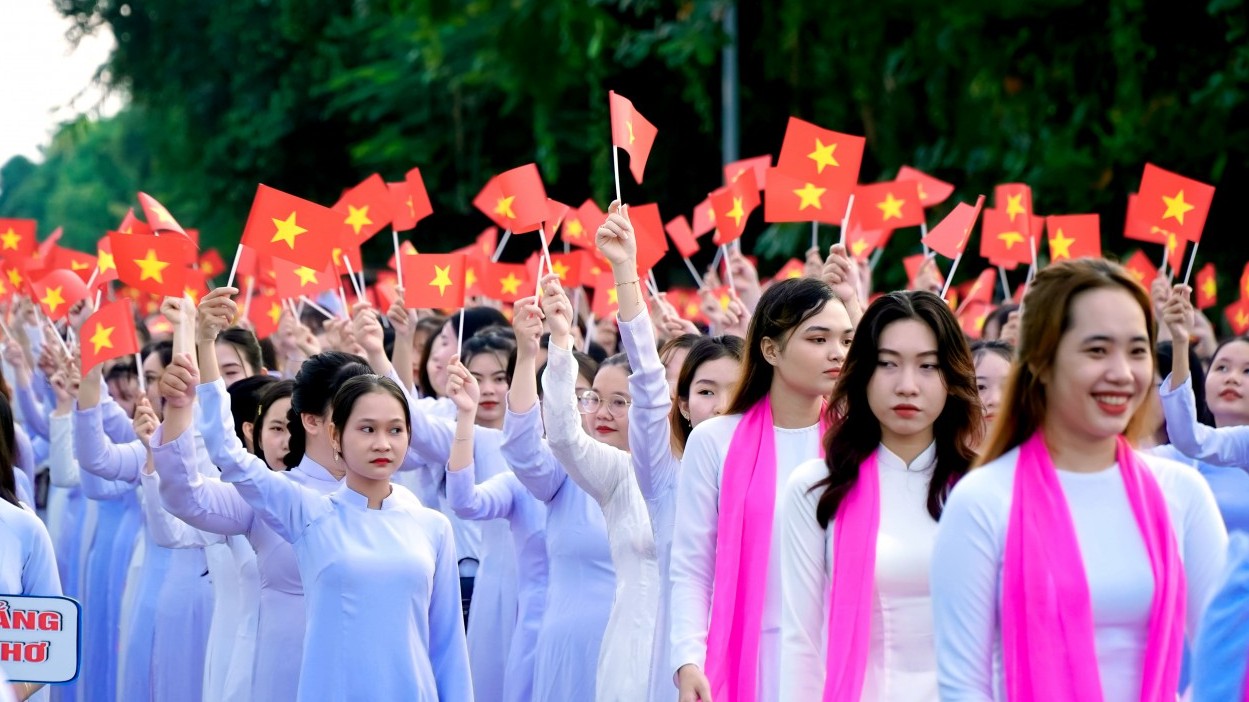 Cần Thơ: 5000 người diễu hành áo bà ba, áo dài xác lập kỷ lục Việt Nam