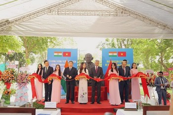 khanh thanh tuong mahatma gandhi tinh huu nghi duoc hinh thanh tu moi quan he lich su