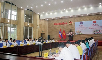 nghe an va vieng chan la o to a da m trao do i kinh nghie m ve cong ta c ho i do ng nhan dan