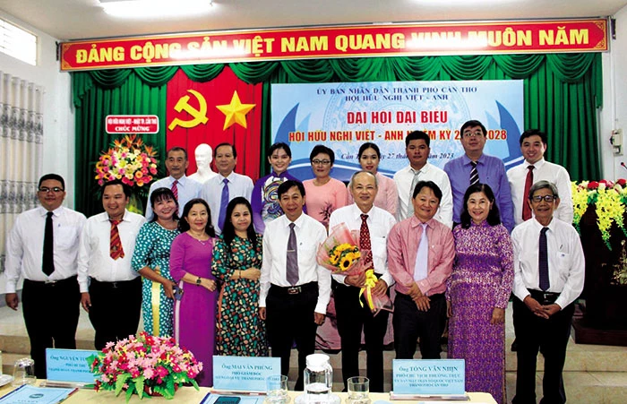 hoi huu nghi viet anh tp can tho ket hop hoat dong huu nghi voi thu hut dau tu thuong mai