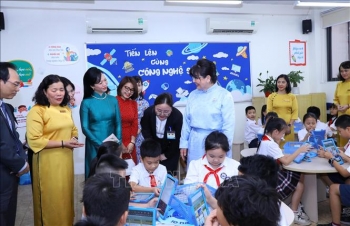Phu nhân Tổng thống Mông Cổ thăm Trường Tiểu học Chu Văn An (Hà Nội)