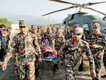 luc luong cuu ho tim kiem nguoi song sot sau tran dong dat o nepal