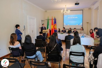 tang cuong quang ba hinh anh viet nam den ban be italia