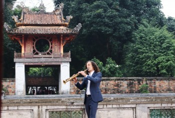 huyen thoai saxophone kenny g trinh dien trong van mieu quoc tu giam