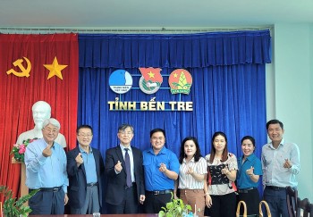 global vision han quoc dua sach den voi hoc sinh ben tre