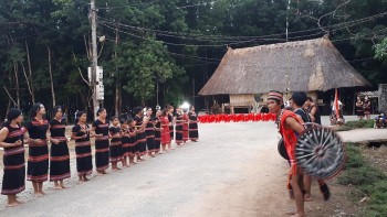 kon tum cong nha n lang du lich dau tien cua nguoi dan toc gie trieng o huyen ngoc hoi