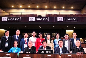 unesco thong qua nghi quyet vinh danh hai thuong lan ong le huu trac