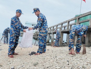 ngay thu bay tinh nguyen o truong sa