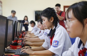 gcs tang phong may tinh 650 trieu dong cho hoc sinh tai huyen phu xuyen ha noi