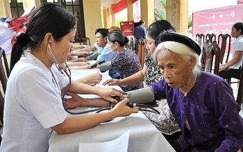 Người cao tuổi tại Hà Nội được hỗ trợ 100% bảo hiểm y tế