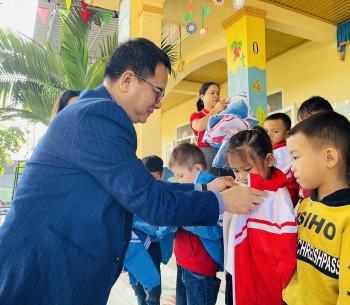 Áo ấm Zhi Shan Foundation đến với học sinh mầm non tỉnh Nghệ An