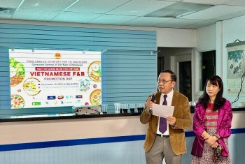 quang ba am thuc viet nam tai canada