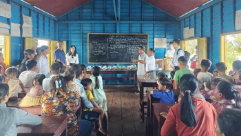 viet nam campuchia hop tac ho tro ba con goc viet o campuchia