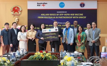 australia ho tro viet nam 490600 lieu vaccine 5 trong 1