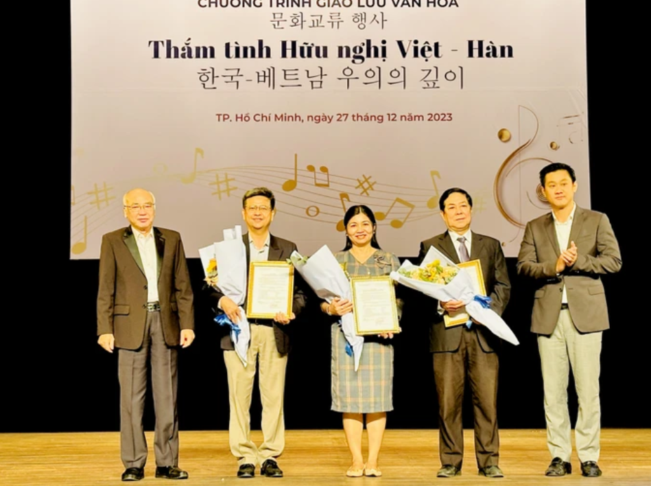 Thắm tình hữu nghị Việt Nam - Hàn Quốc