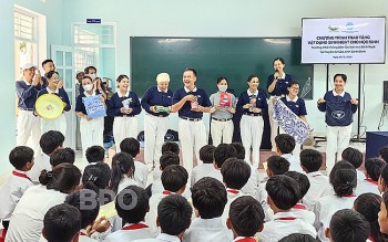 Tổ chức Tzu Chi trao hơn 2000 suất trợ cấp học tập cho học sinh nghèo tại Bình Định