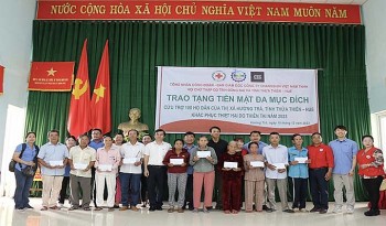 sci ho tro tren 800 trieu dong cho tre em va ho gia dinh bi anh huong boi mua lu o thu a thien hue