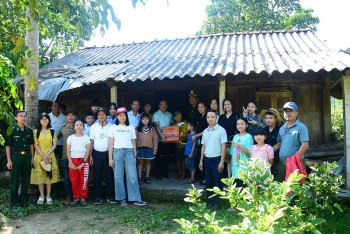 nong am tinh doan ket viet lao