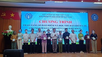 hon 800 the bao hiem y te so bao hiem xa hoi den voi nguoi kho khan cua tinh quang nam