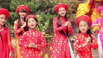 loi bai hat ngay xuan long phung sum vay ca khuc tet soi dong